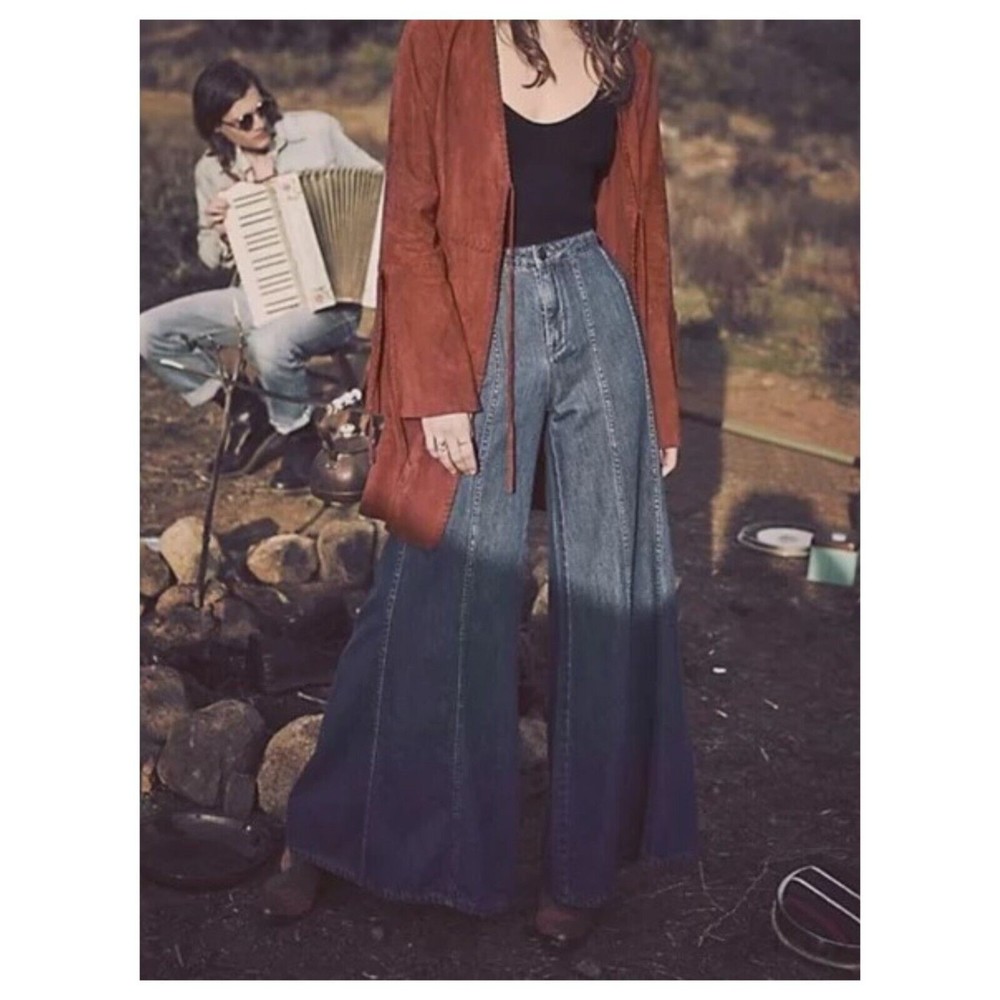 FREE PEOPLE Gilmore Super Wide Flare Leg Jeans Size 2 Med Blue Wash 100% Cotton